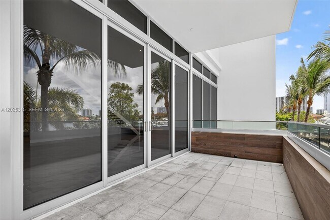 Building Photo - 3750 Yacht Club Dr