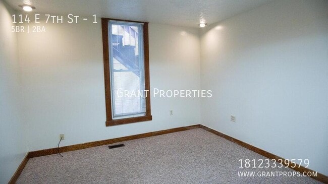 Building Photo - 114 E 7th St