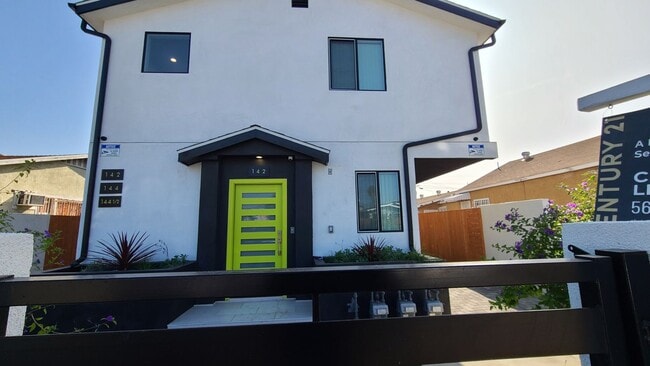 Building Photo - 84(142-144 1/2)