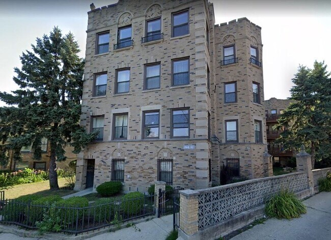 Building Photo - 5726 N Mozart St
