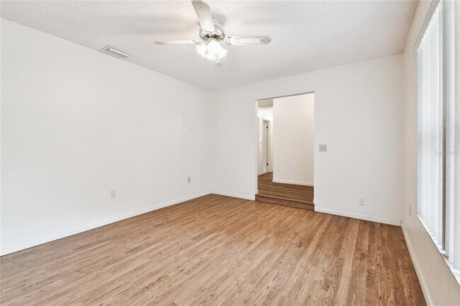 Building Photo - 1102 Shadowbrook Dr N