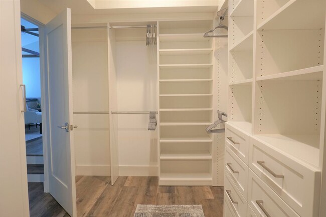 Building Photo - 420 Heliotrope Ave