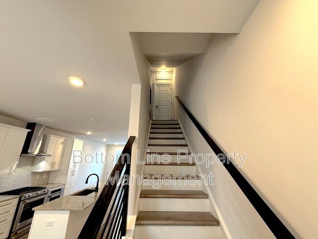 Building Photo - 627 W Tremont Ave
