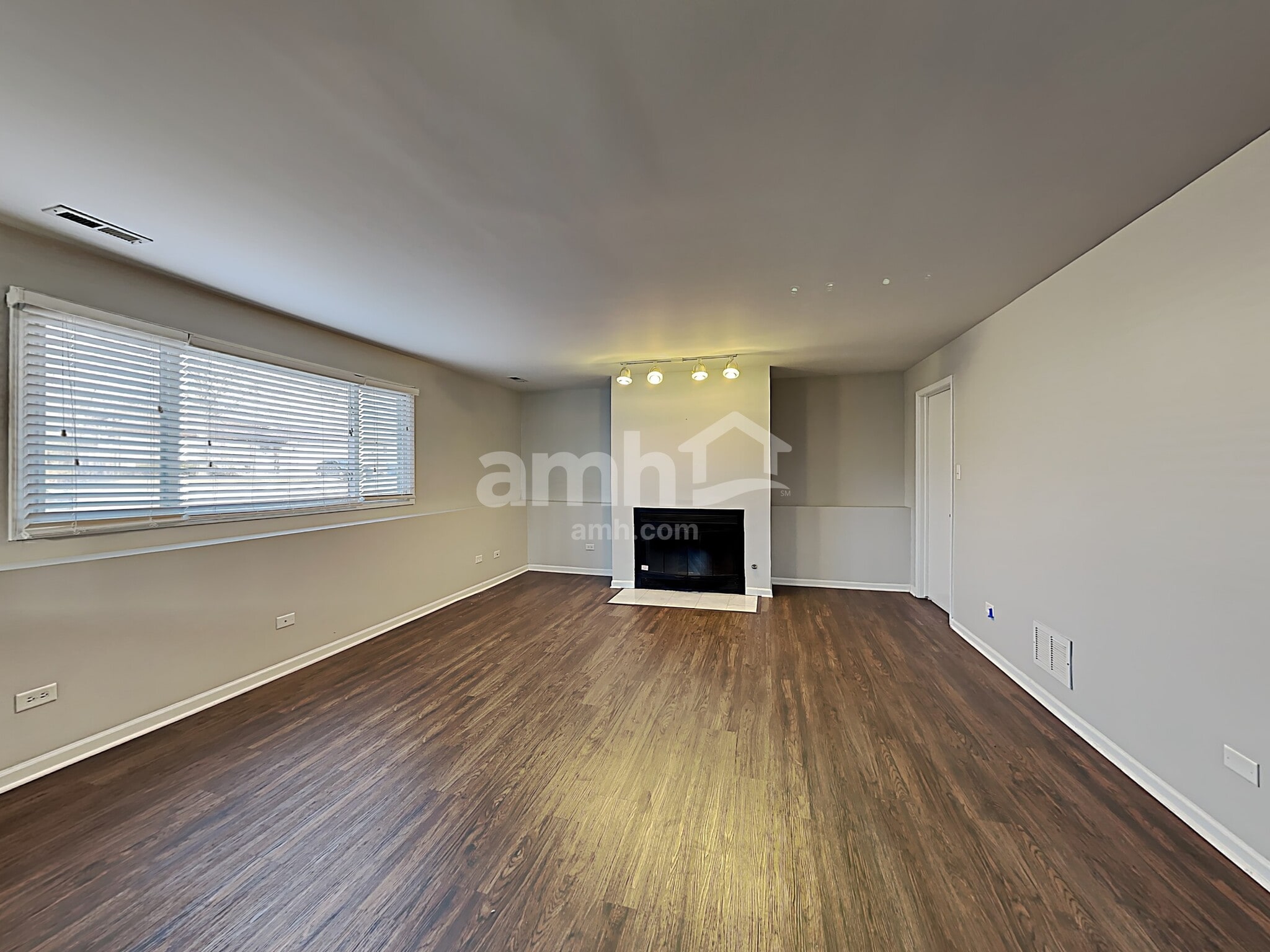 Building Photo - 121 Valleywood Dr