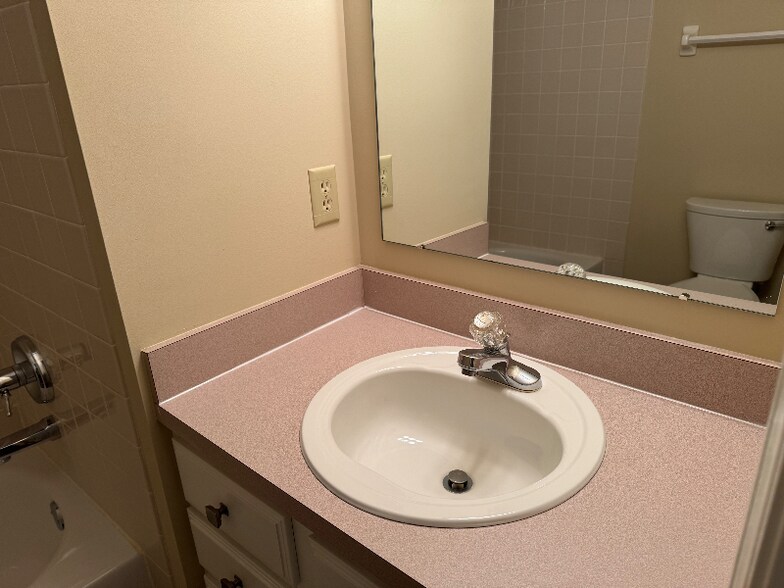 Building Photo - 7726 Farmsbury Dr