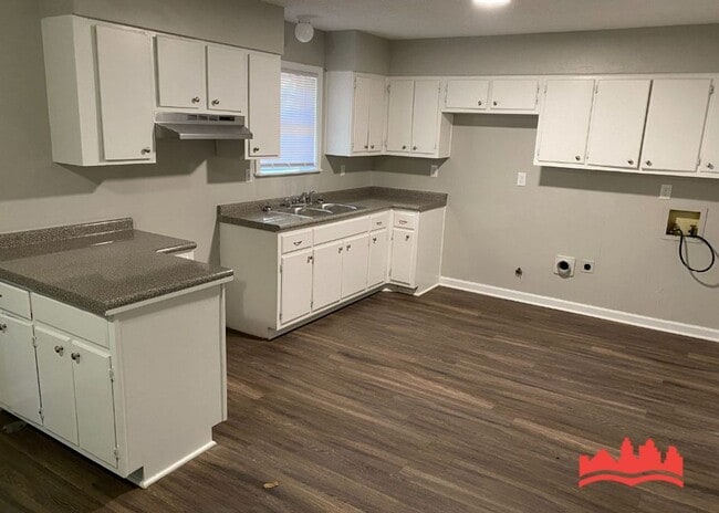 Building Photo - 5082 Chantilly Dr