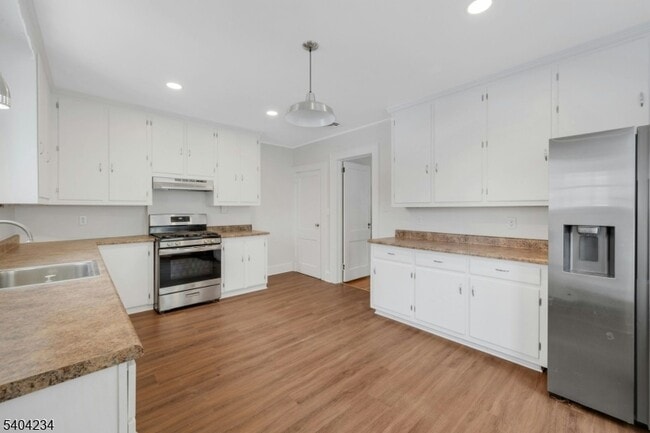 Building Photo - 5 Gates Ave