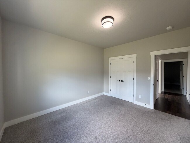 Building Photo - Gorgeous Craftsman Home- 5 bed, 3 Full Bath- Includes Landscaping!