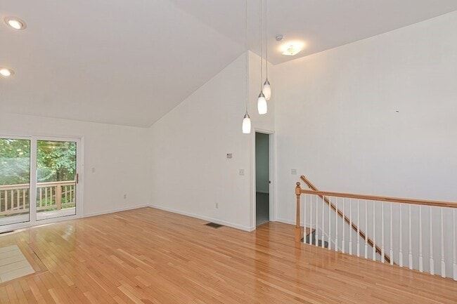 Building Photo - 123 Lordvale Blvd