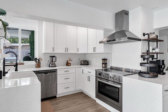 Building Photo - 2233 SE 15th St