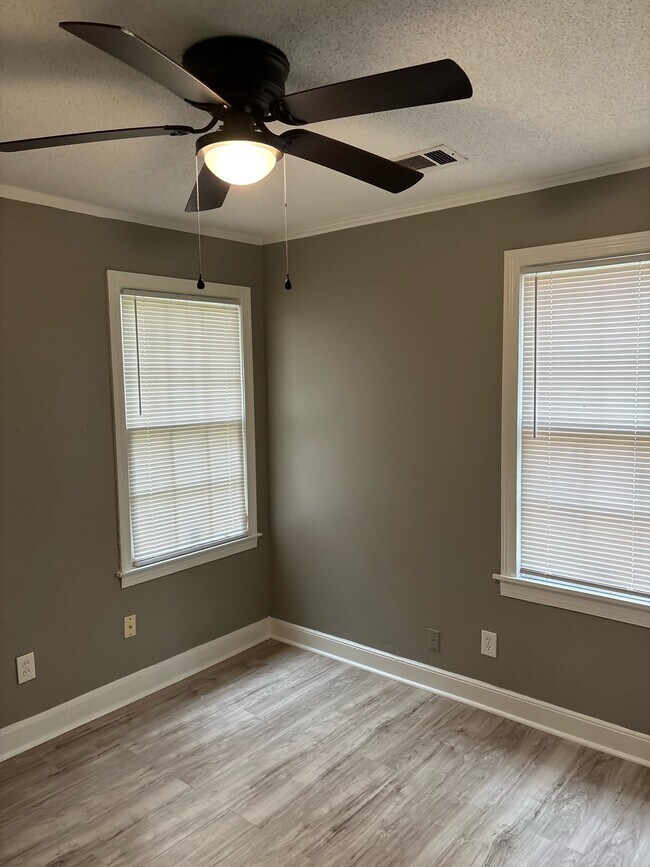 Building Photo - 1495 Marianna St