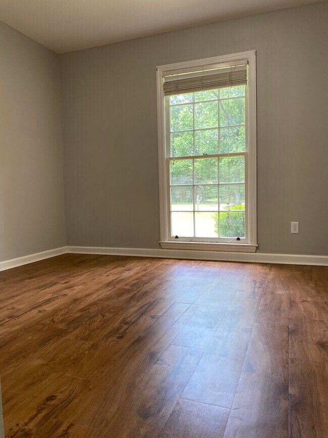 Building Photo - 114 Greenbriar Trail