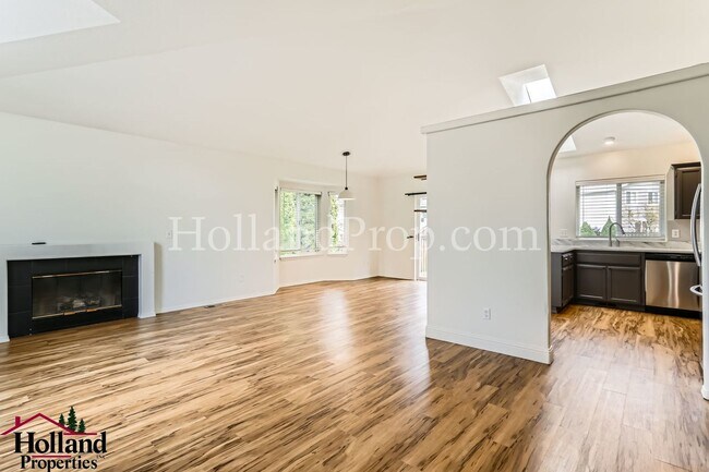 Building Photo - Wonderful 3 Bedroom Hillsboro Home!