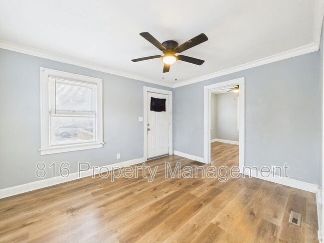 Building Photo - 3218 E 61st St