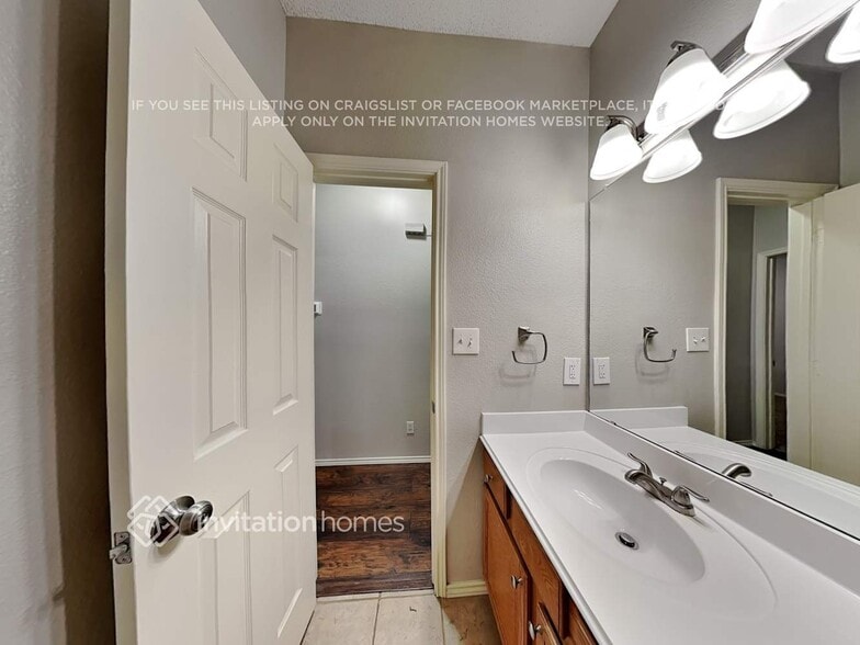 Building Photo - 3932 Overlake Dr