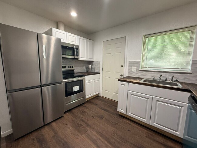 Building Photo - 908-910 Wells St