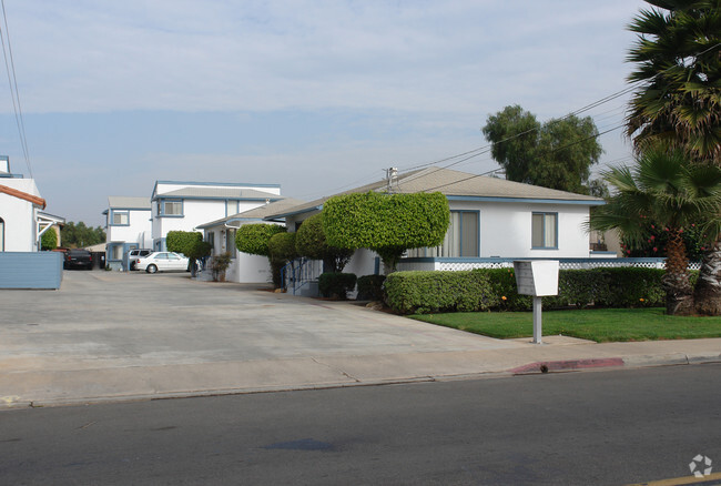 Building Photo - 1670-1676 Elm Ave