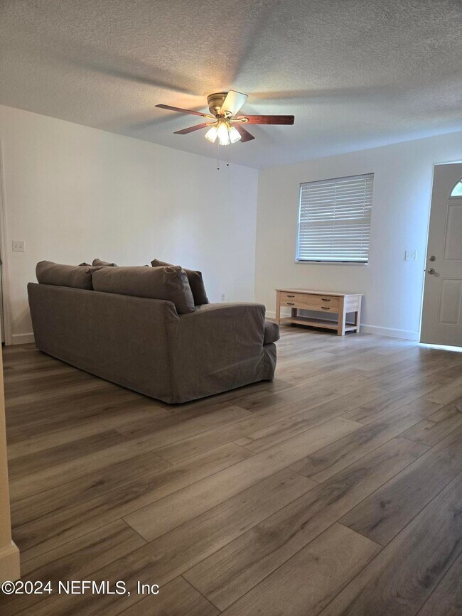 Building Photo - 1055 Stocks St