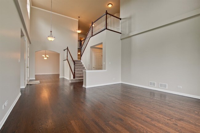 Building Photo - Gorgeous, well-maintained home