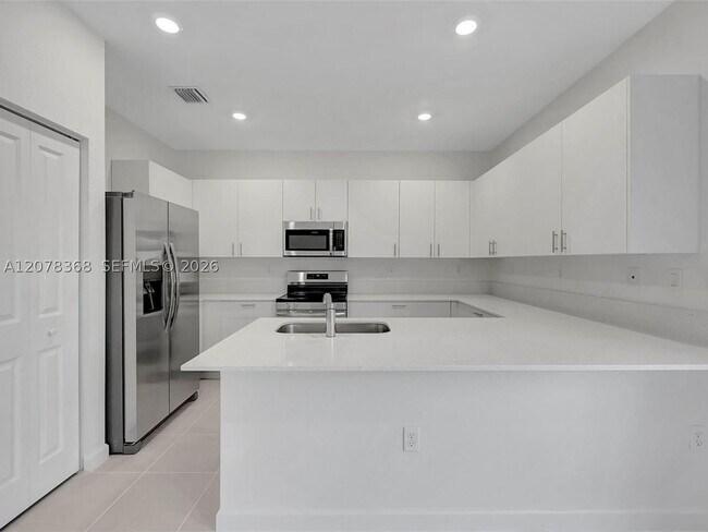 Building Photo - 2574 SE 29th St