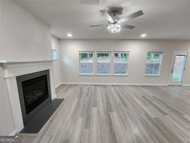 Building Photo - 235 Vly Oak Dr