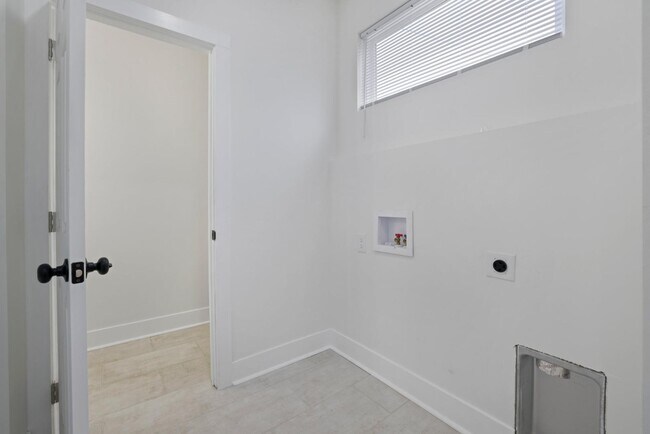 Building Photo - 272 S 22nd St