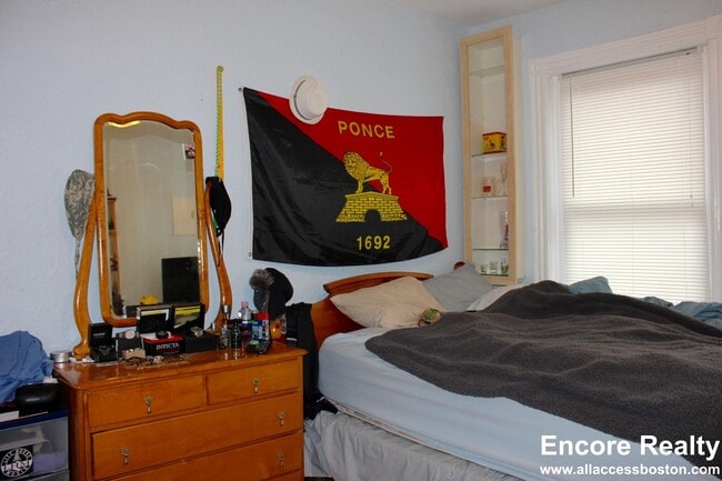 Building Photo - 40 Anderson St