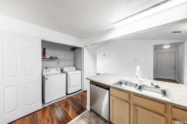 Building Photo - 200 Talus Way