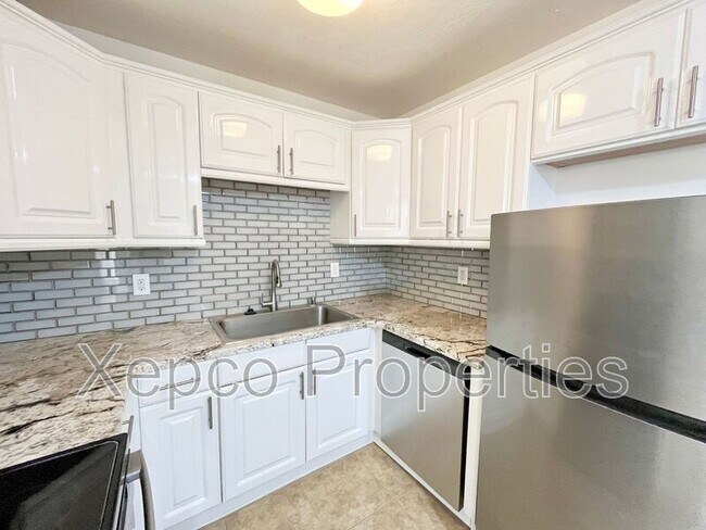 Building Photo - 479 Bradshaw E Ln