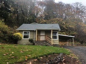Building Photo - BEAUTIFUL TWO BEDROOM CHARMER LOCATED IN L...