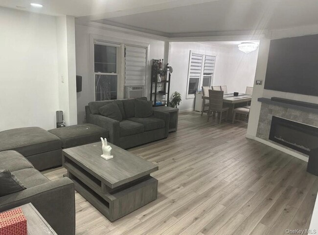 Building Photo - 109-73 203rd St