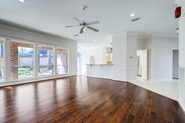 Building Photo - 14 Greenside Pl