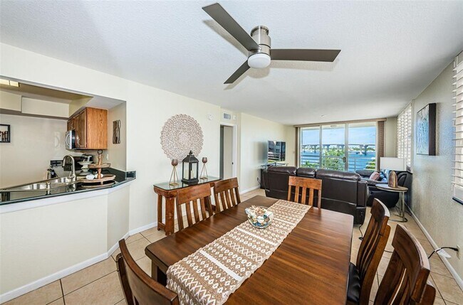 Building Photo - 6081 Bahia Del Mar Cir N