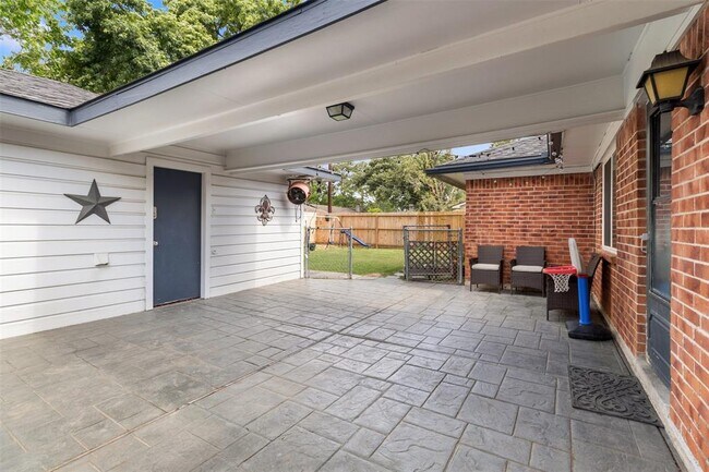 Building Photo - 5842 Silver Frst Dr
