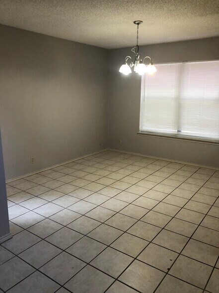 Dining room - 7623 UTSA Boulevard