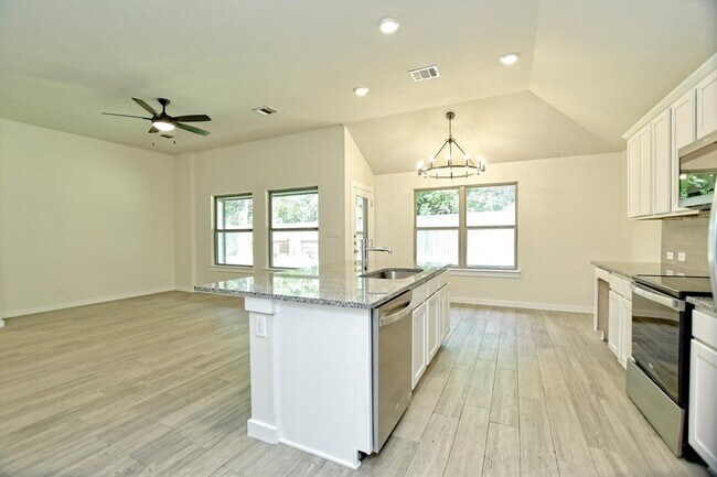 Building Photo - 10620 W Lakeview Dr