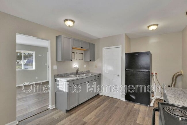 Building Photo - 2416 Dawnlight Ave