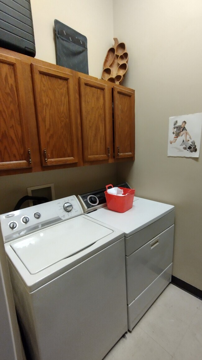 Building Photo - 139 N 4th St