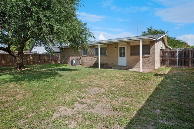 Building Photo - 907 Greenbriar Ln