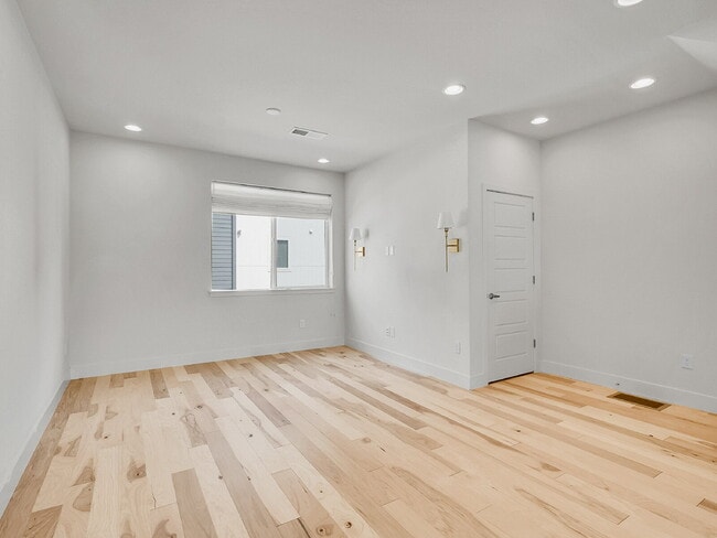 Building Photo - $2,850 - 2 Bed, 2.5 Bath Townhome in Broom...