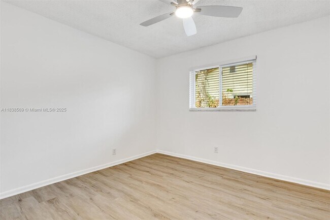 Building Photo - 1848 SW 24th Ave