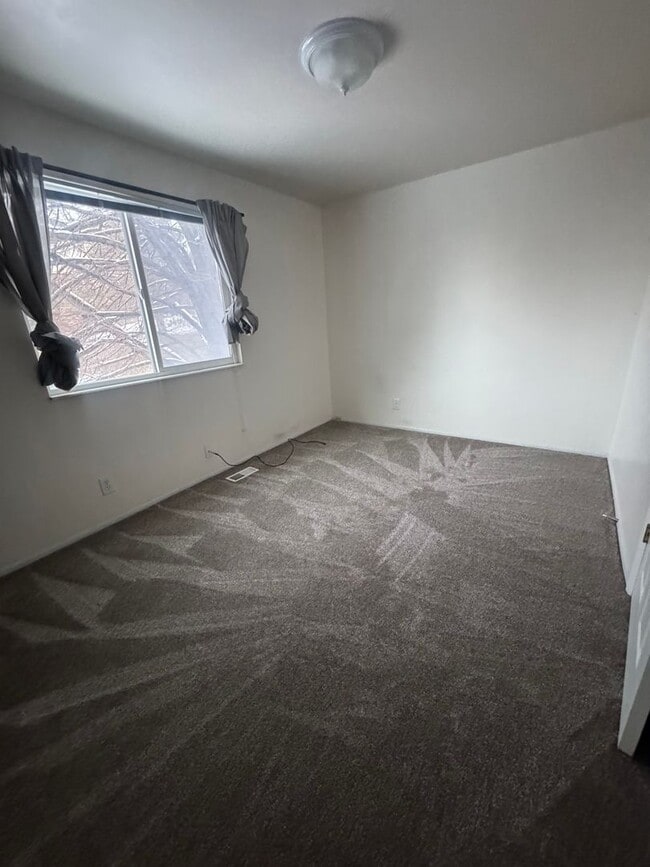 Building Photo - Beautiful 2 bedroom duplex for rent in Cottonwood Heights!