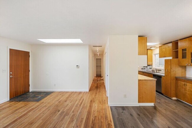 Building Photo - 8715 N Washburne Ave