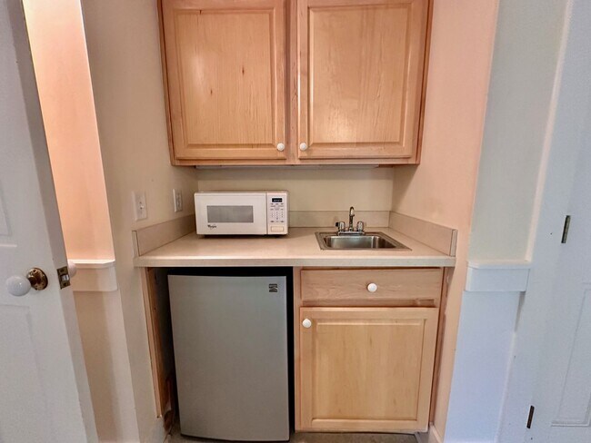 Building Photo - South End 3/2-Quiet, 2 bed/2 bath