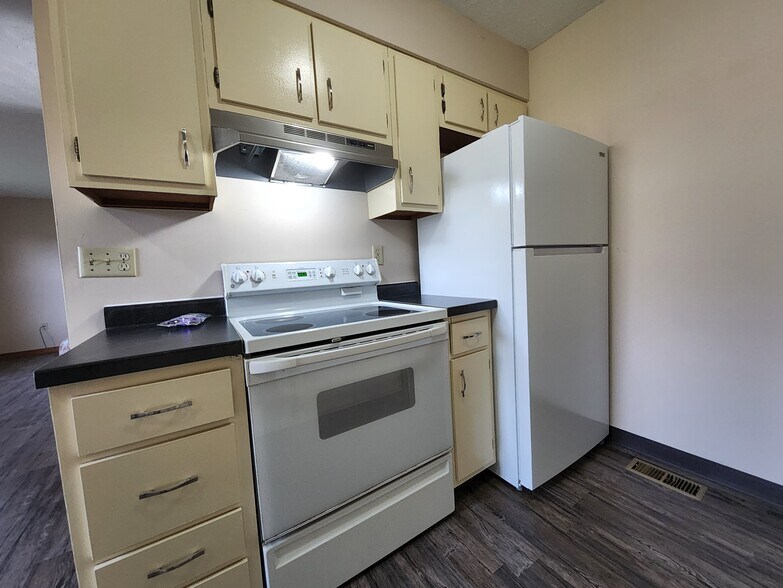 Building Photo - 220 Heritage Cir