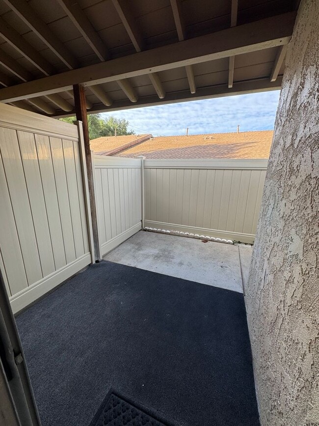 Building Photo - Bright, Updated Home Ready to Move In