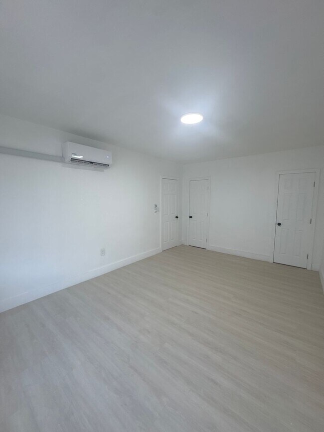 Building Photo - 5601 N Miami Ave
