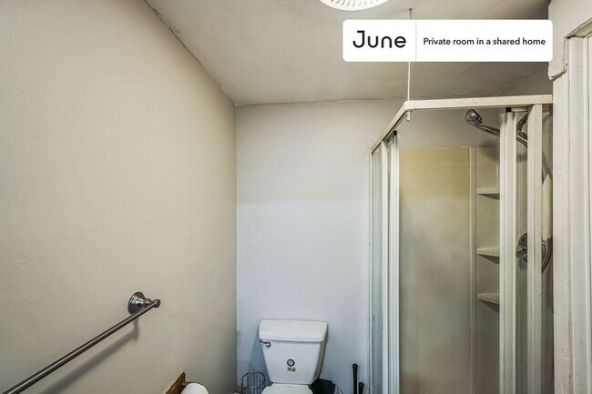 Building Photo - Room in Shared 4 bed/2 bath home