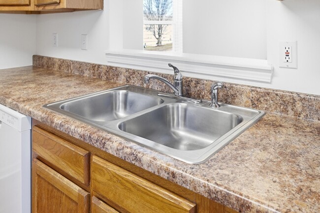 Building Photo - 3509 La Mesa Dr