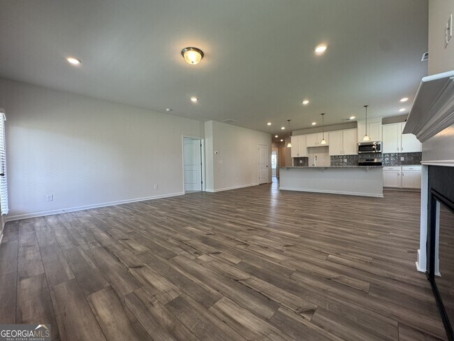 Building Photo - 129 Sycamore Ln